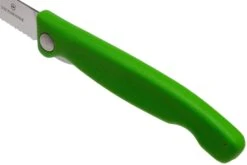 Victorinox SwissClassic 6.7836.F4B Cuchillo Plegable Dentado Para Verduras, Verde 12 Victorinox SwissClassic 6.7836.F4B Cuchillo Plegable Dentado Para Verduras, Verde -The Adventure Kit VT6 7836 F4B 06 victorinox
